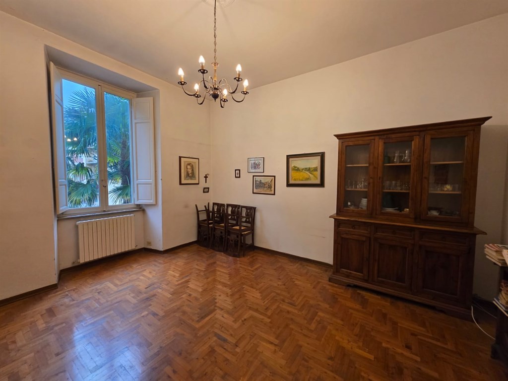 SIENA CENTRO: SAN PROSPERO. Trilocale in elegante palazzo