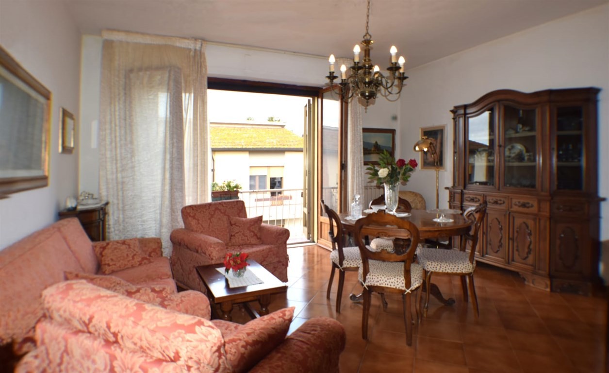 Ampio appartamento all’ultimo piano con cantina