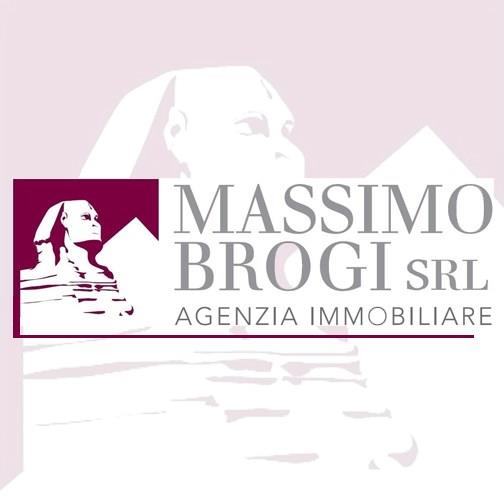 Centralissimo locale ad uso commerciale con magazzino