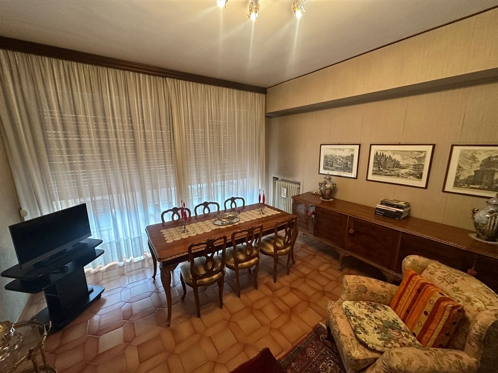 SIENA CENTRO:ZONA LUPE. Appartamento di 4 vani