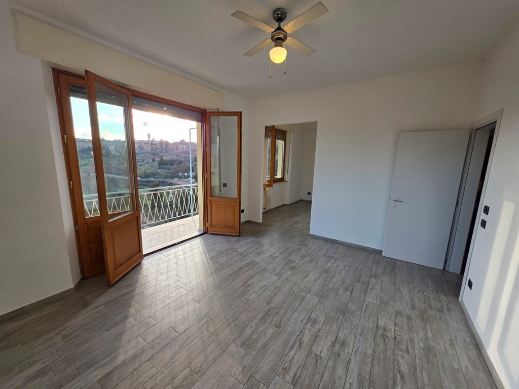 SIENA, SEMICENTRO:RAVACCIANO. Appartamento ristrutturato con veduta panoramica