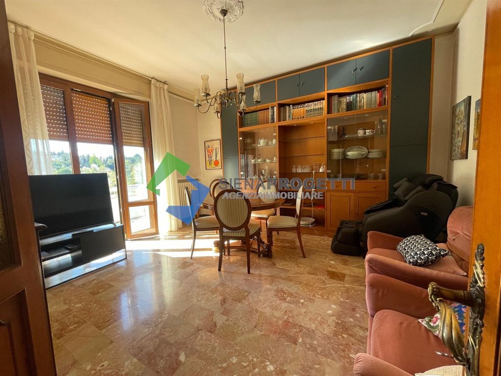 Ampio appartamento con garage a pochi passi dal centro storico di Siena