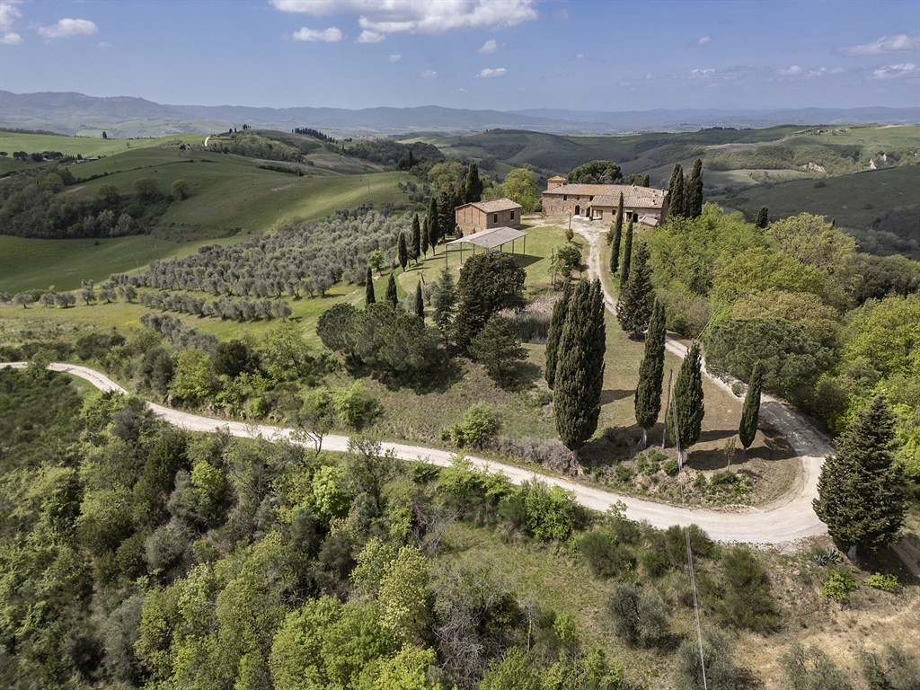 VAL D'ORCIA. Una proprietà unica nel cuore di Montalcino (SI)