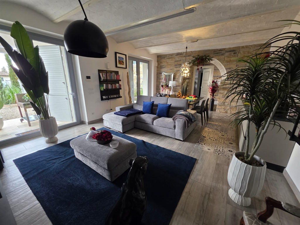 Porzione di casa ristrutturata con giardino e oliveta – Coroncina, Siena