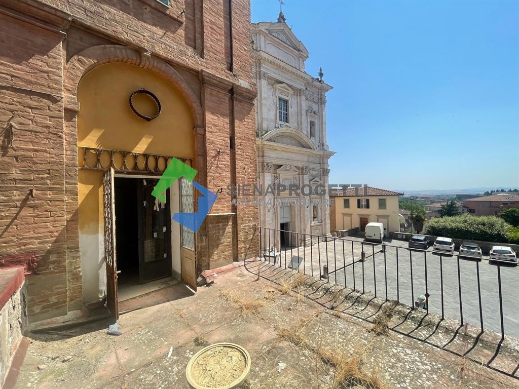 Occasione unica: in esclusiva vendesi appartamento con ingresso al piano terra da Via del Giglio con affaccio e terrazza su Piazza Provenzano