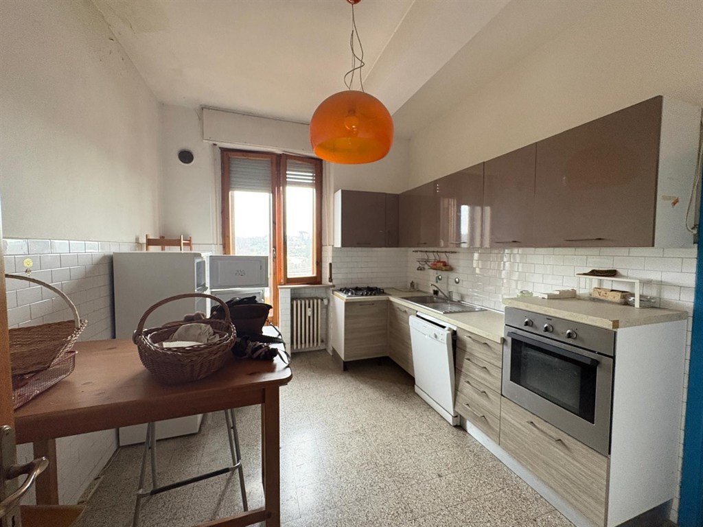 SIENA – VIALE MAZZINI. Appartamento luminoso con terrazzi e cantina