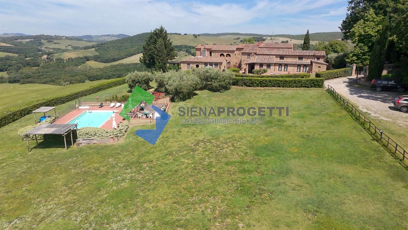 Splendido casolare in pietra con piscina, a Casole d’Elsa, Toscana, Siena.