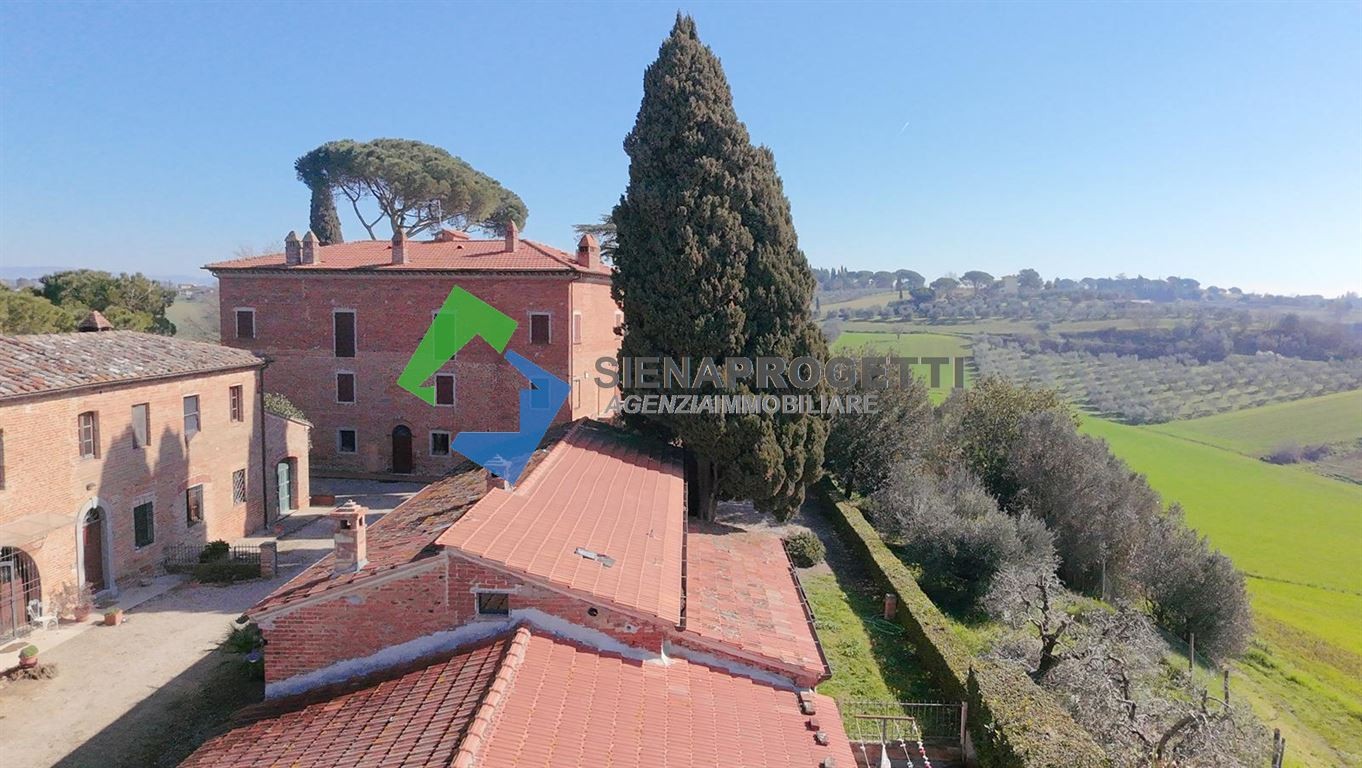 Villa storica con casali e terreni a Petrignano, Castiglione del Lago (PG)