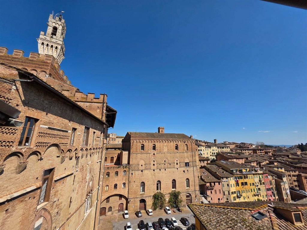 SIENA – Historic Centre, Via Casato di Sotto (just steps from Piazza del Campo)